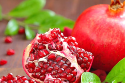 pomegranate-peels-away